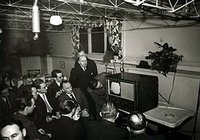 Fernsehstube im Keller des Alsterpavillons. Die Aufnahme entstand 1950. Quelle: Staatsarchiv Hamburg.